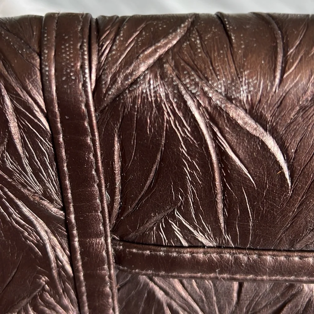 Brown shiny textured clutch bag with chair for shoulder bag‎